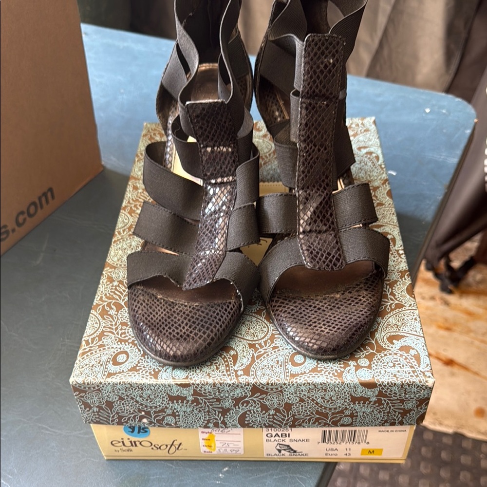 Black Sandals with Strappy Design and Durable Sole